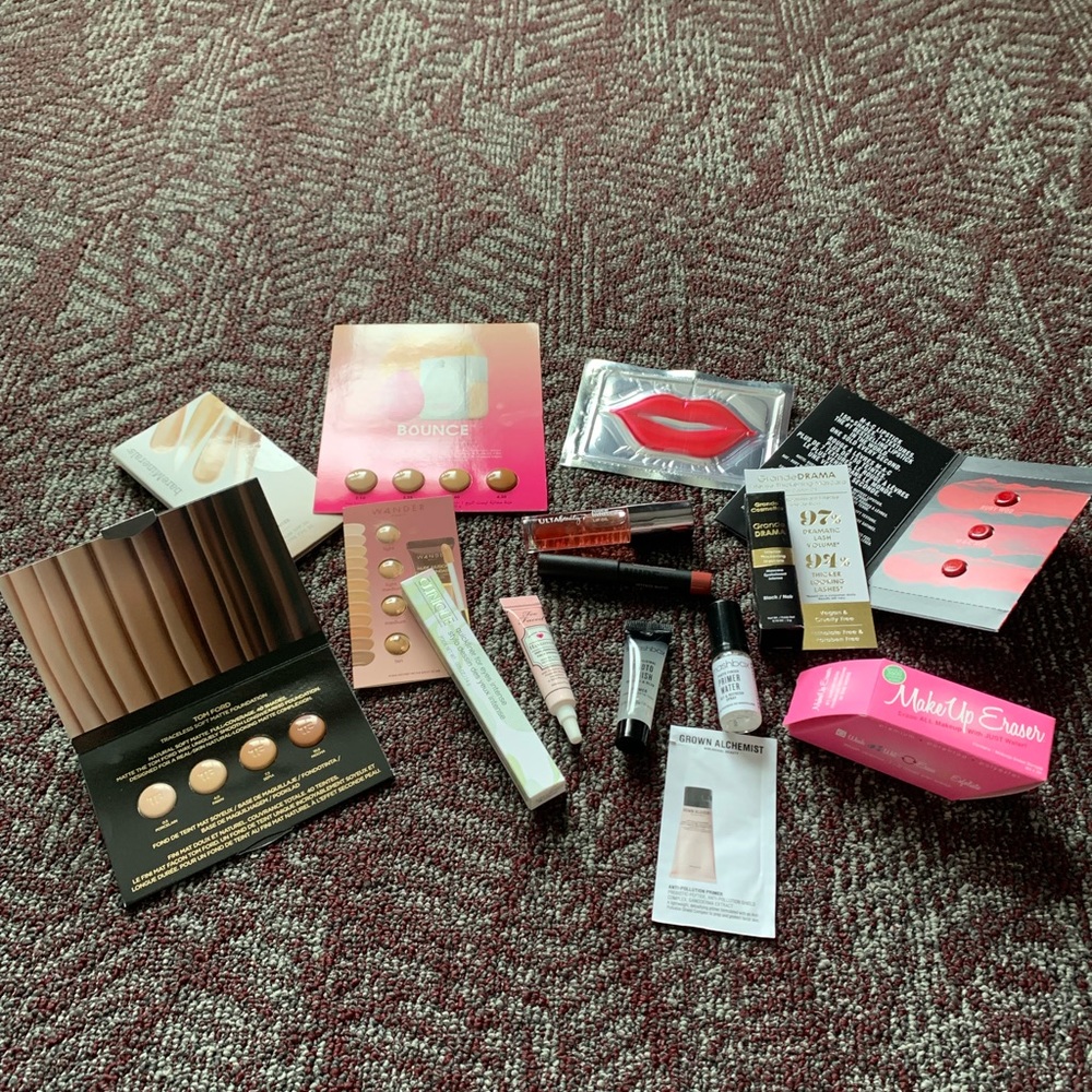 Makeup sample large bundle